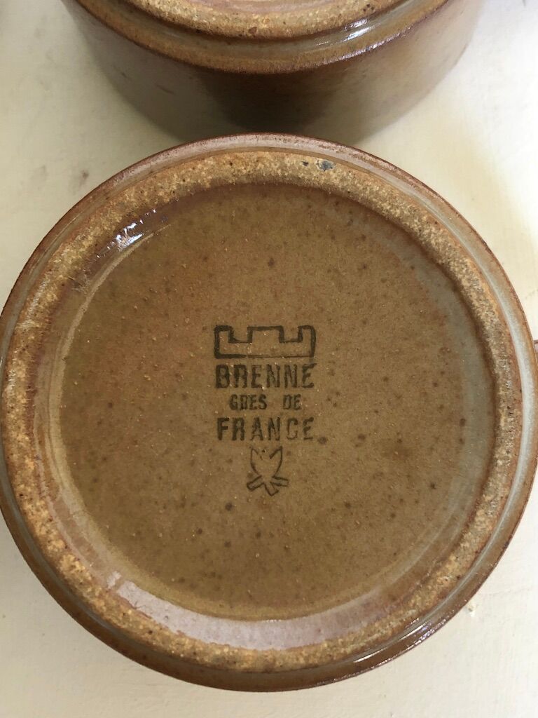 Set of 6 cups and saucers in res due