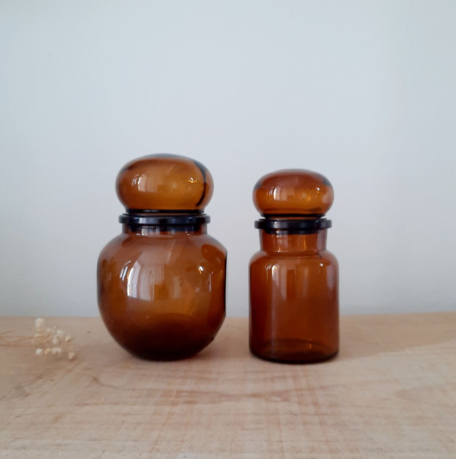 Pots en verre ambré