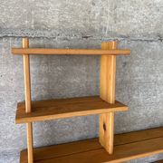 Bibliothèque étagère moderniste en pin Regain