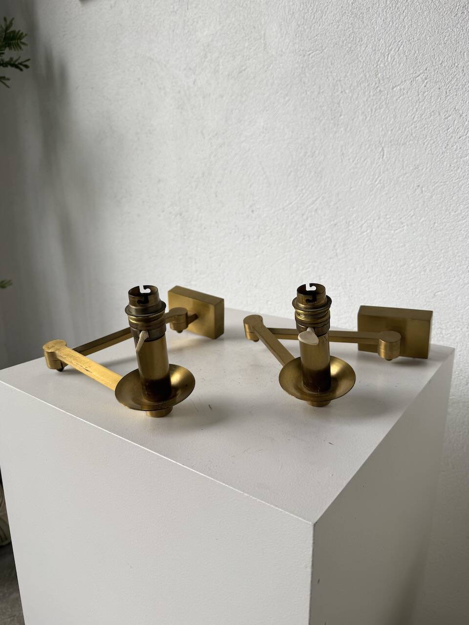 Pair of brass wall lights with articulated arms from the 70s