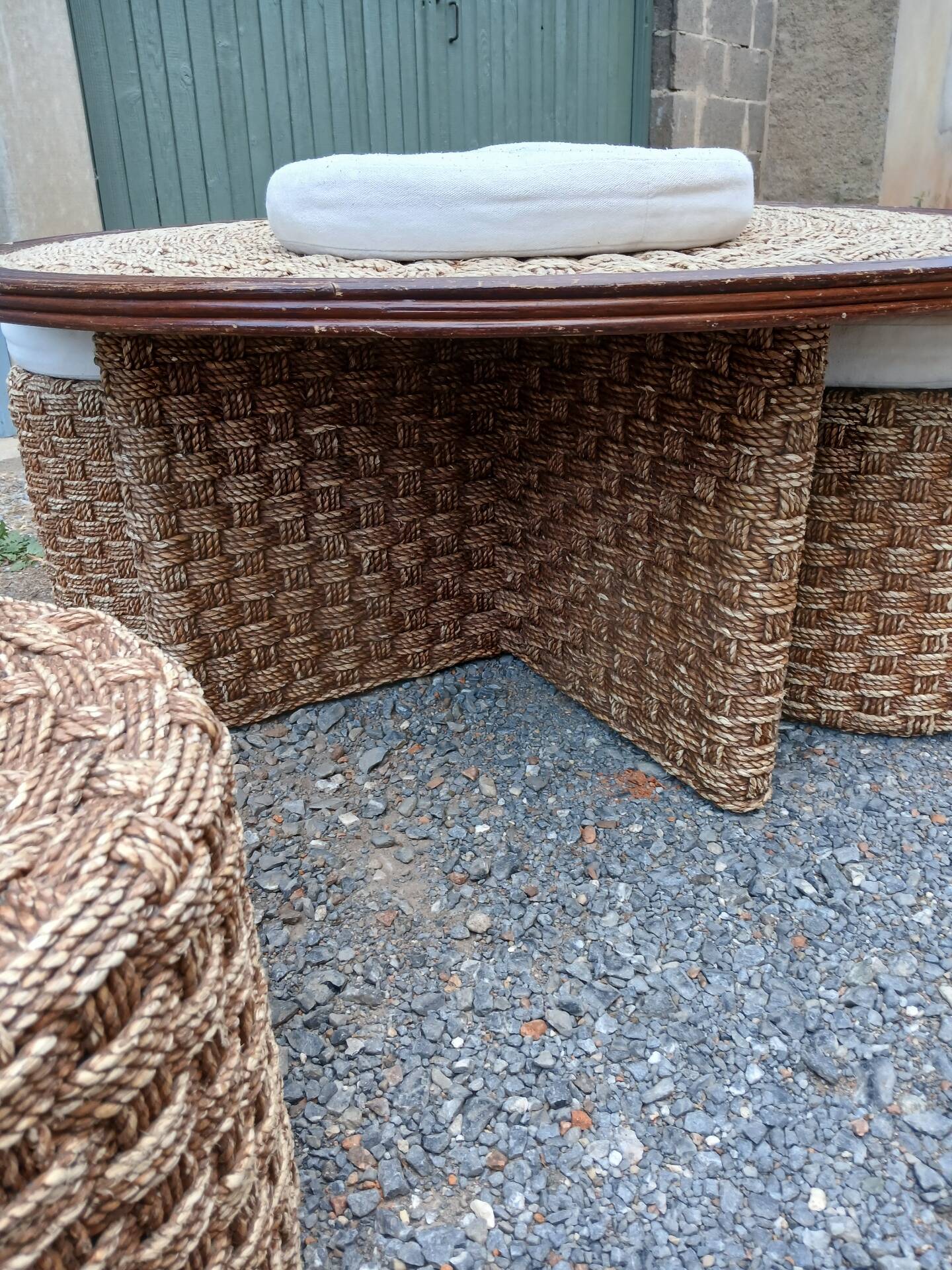 Vintage coffee table + 4 poufs