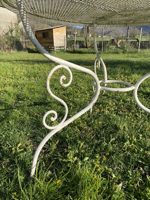Salon de jardin vintage en fer forgé, table et 3 chaises