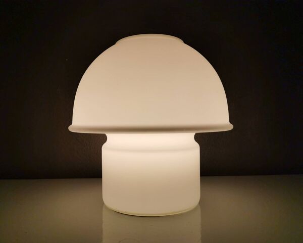 Lampe de table champignon en verre blanc Glasshütte Limburg années 80