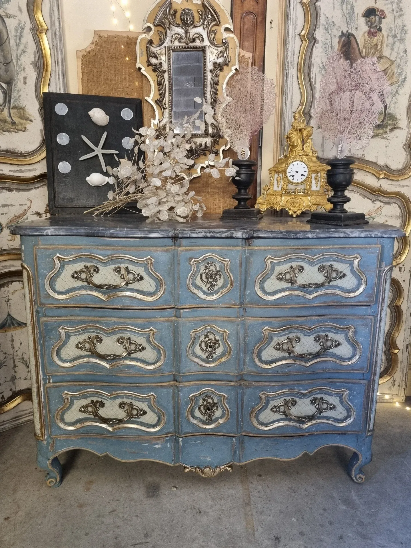 Chest of drawers