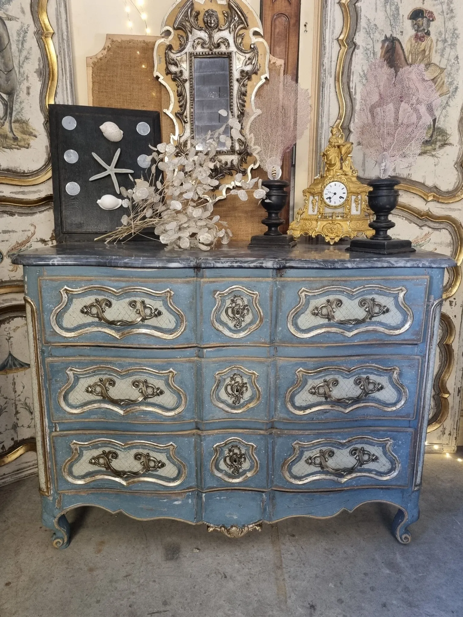 Chest of drawers