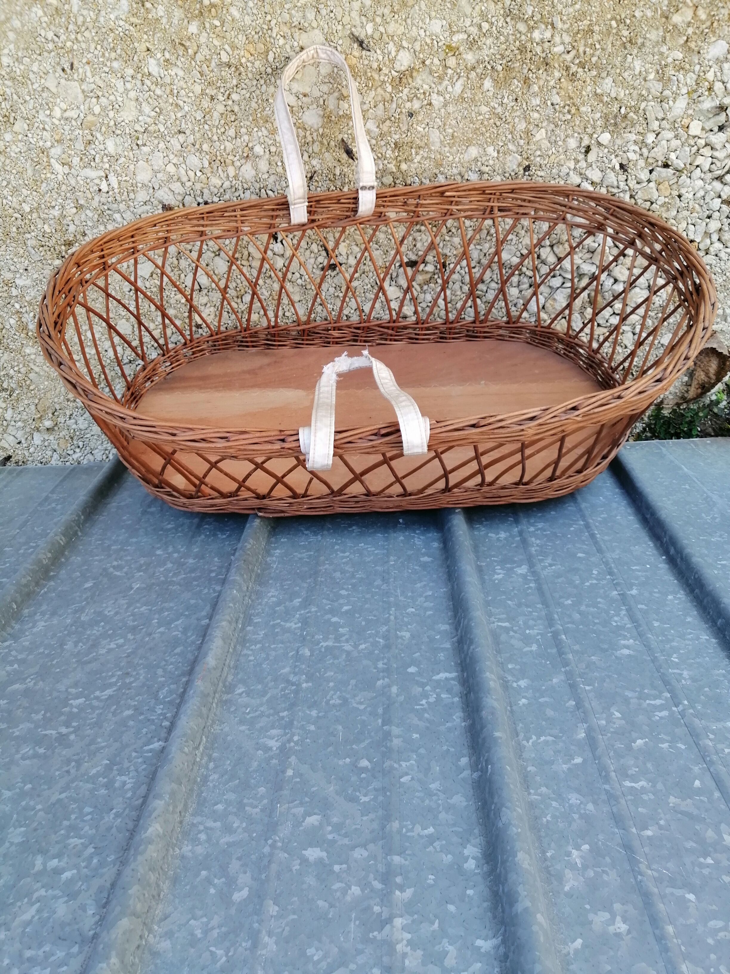 Berceau en rotin et osier