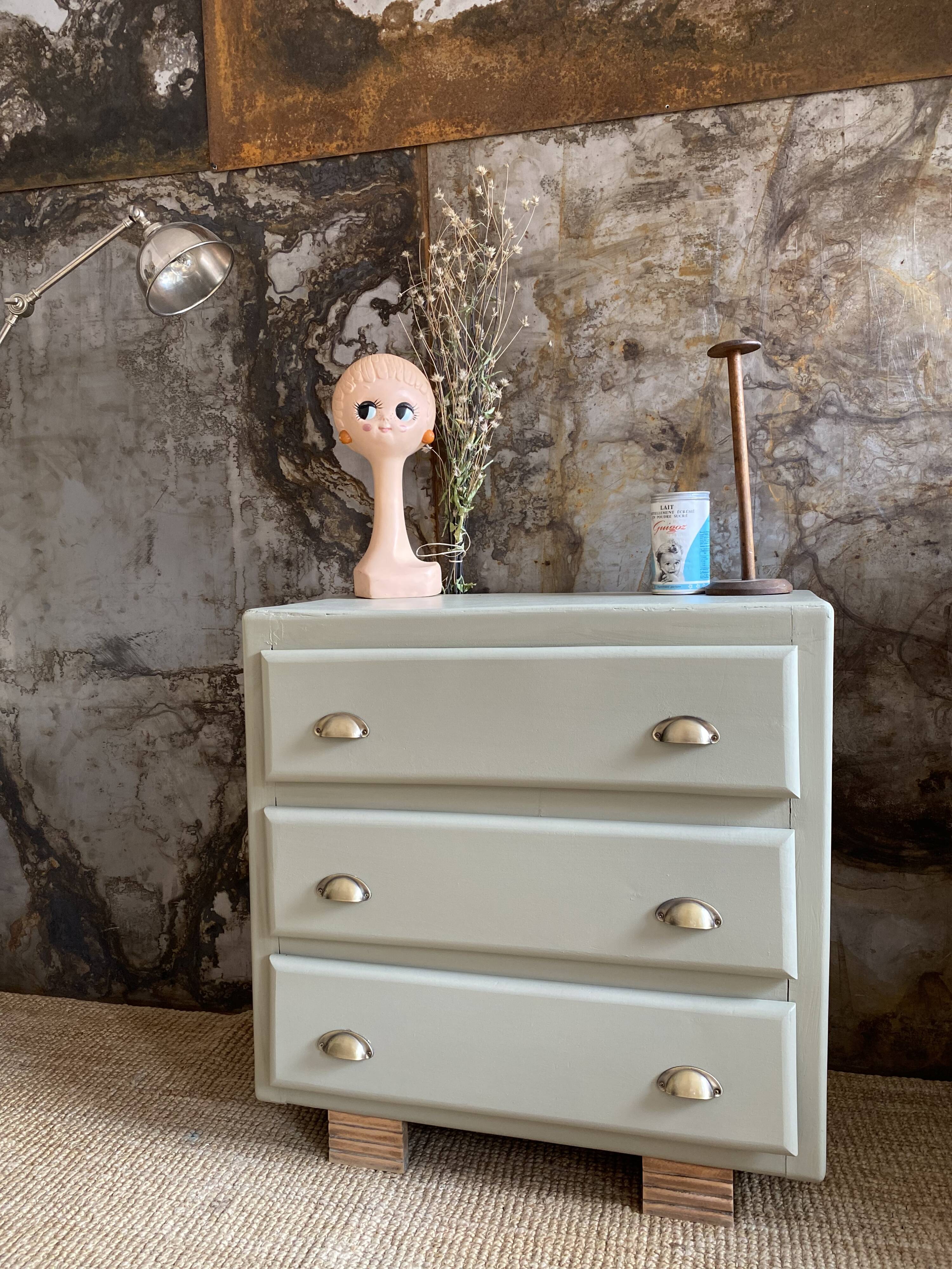 Soft khaki chest of drawers