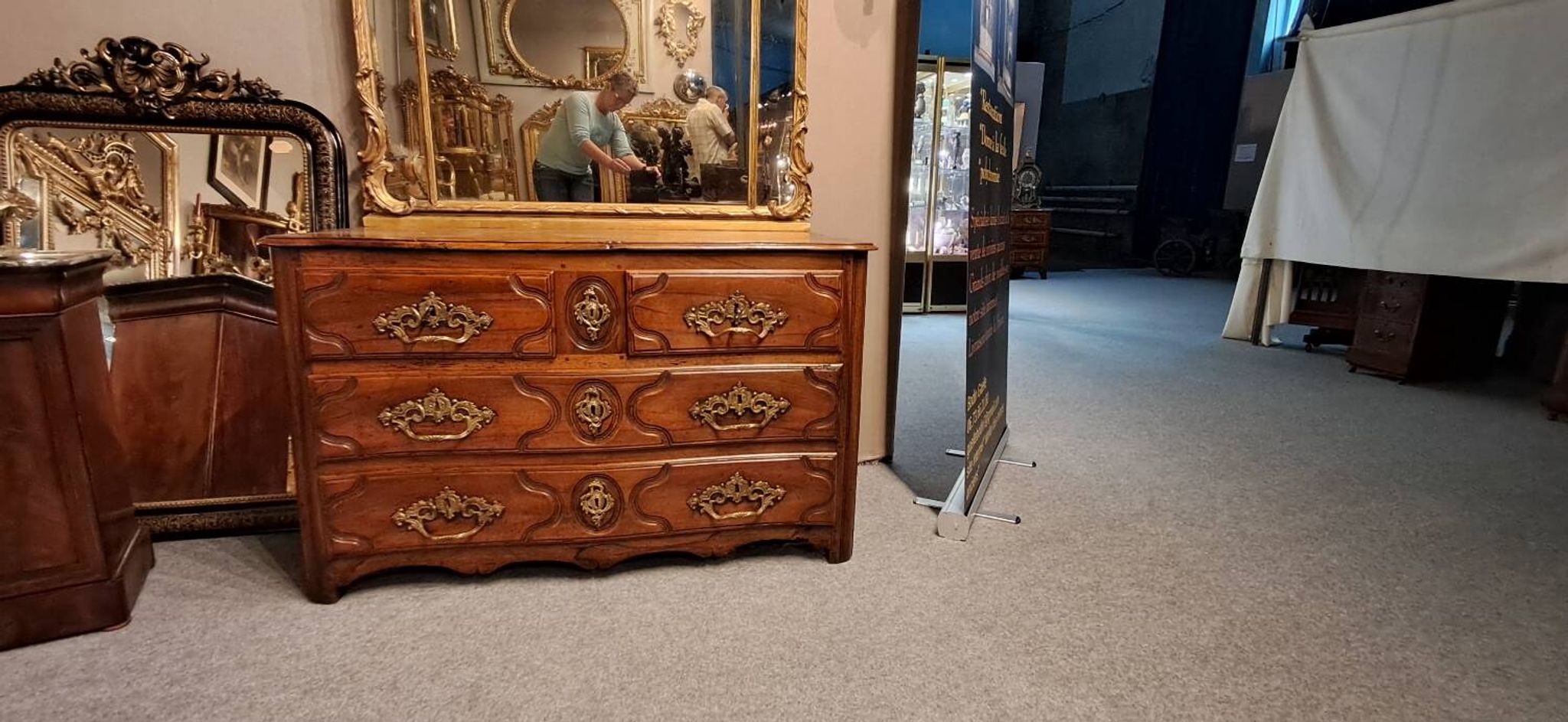 Commode en noyer XVIII