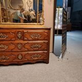 Commode en noyer XVIII