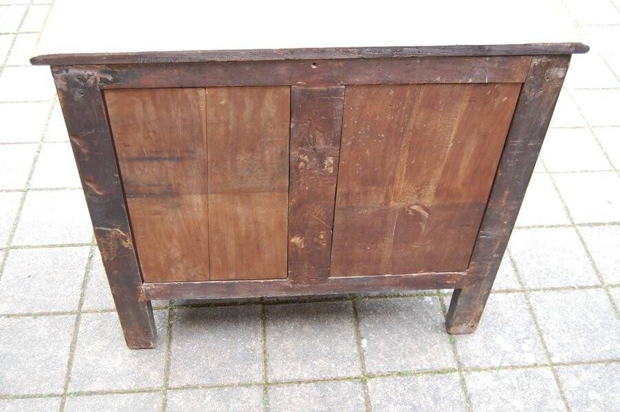 Small 18th century Parisian Louis XV walnut chest of drawers