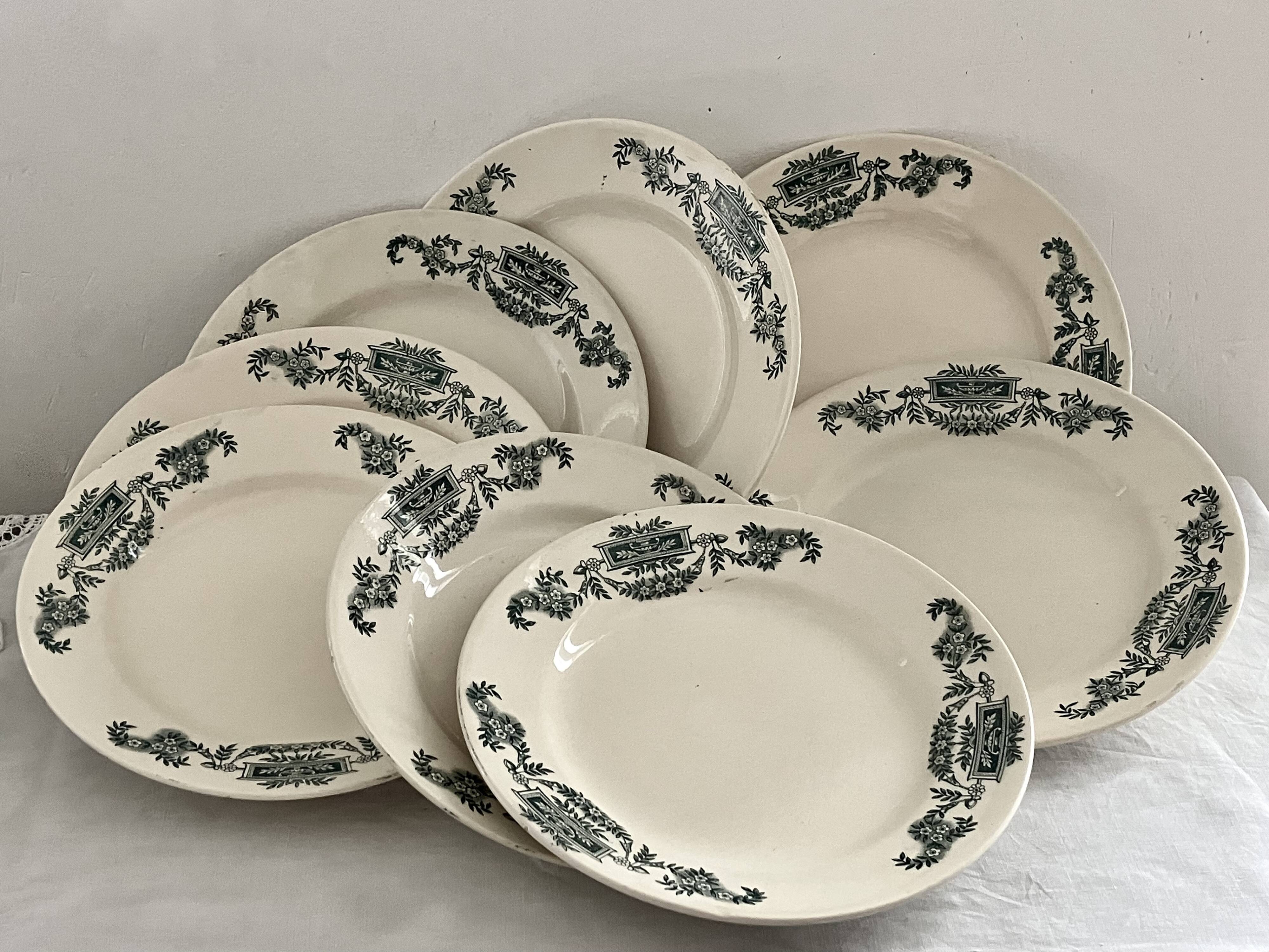 8 flat plates, service Lutetia - Longchamp, Terre de fer