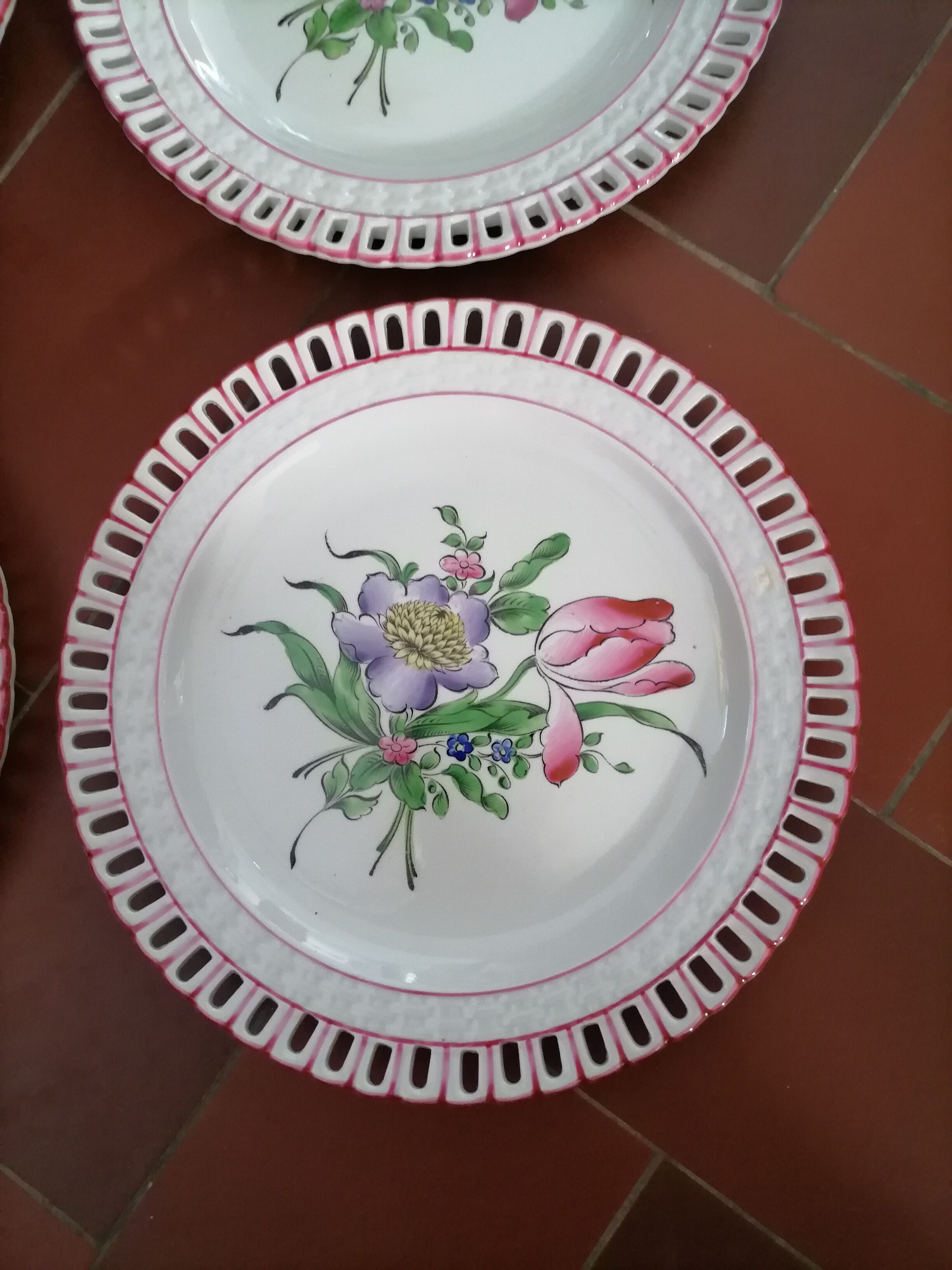 Assiette Lunéville décor fleural ajourée