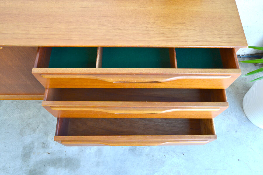 Teak row by Jentique * 168 cm