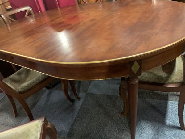 Table 6 pieds louis xvi et ses six chaises