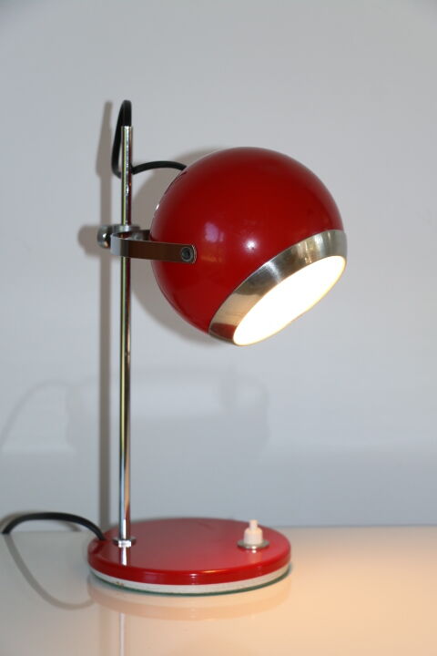 Red eye-ball lamp