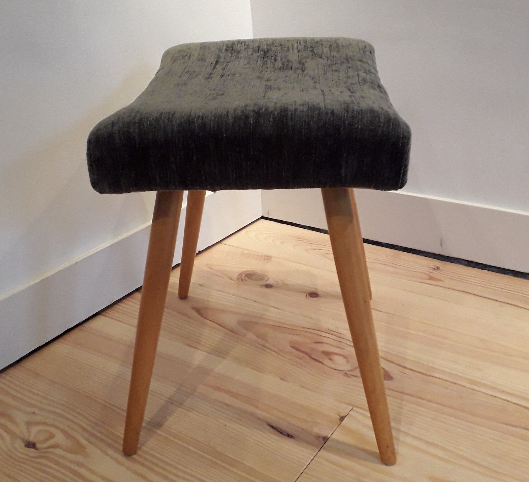 Footstool or footrests