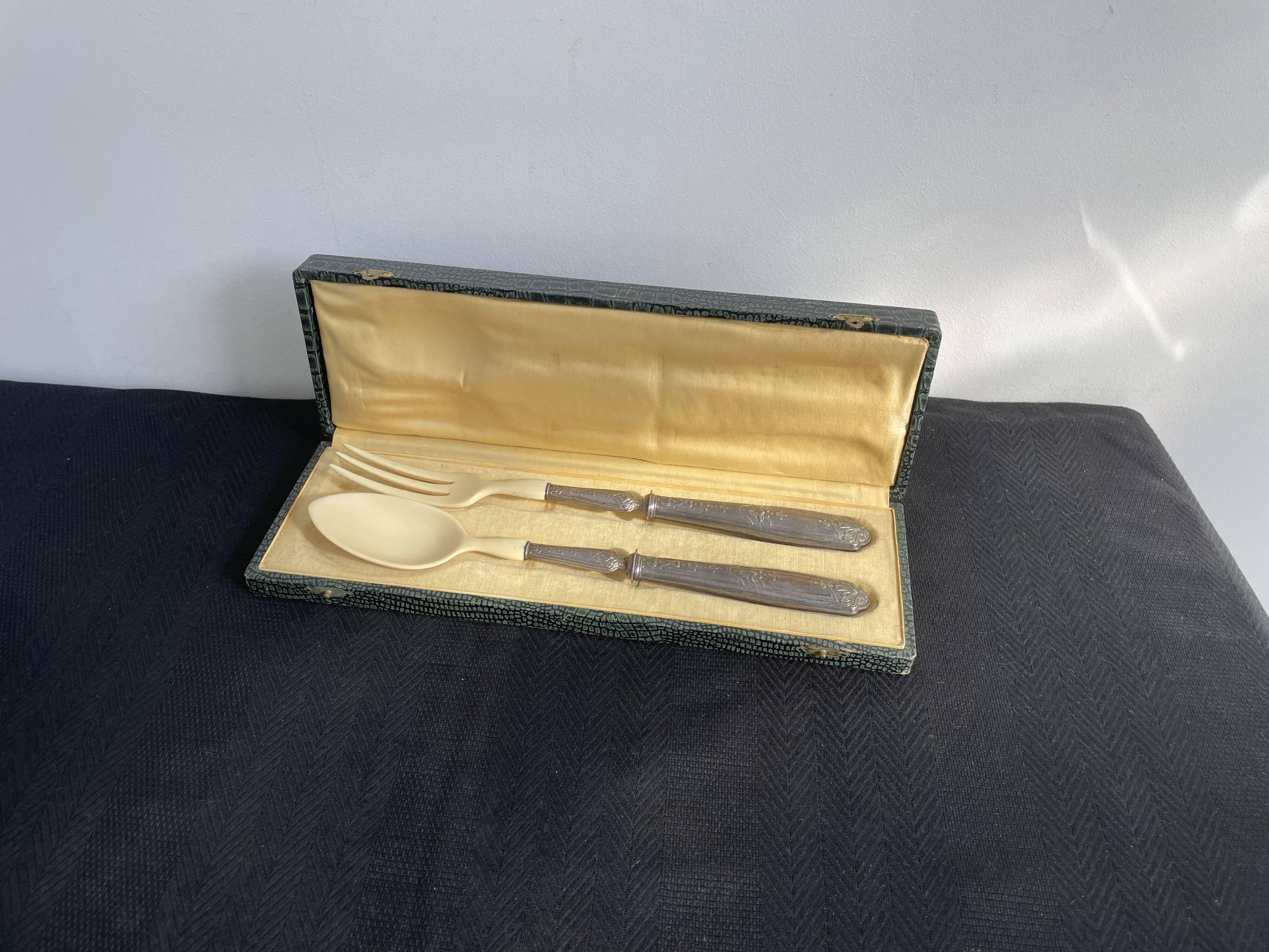 Covered with fish service, stuffed silver, Ivorian, France