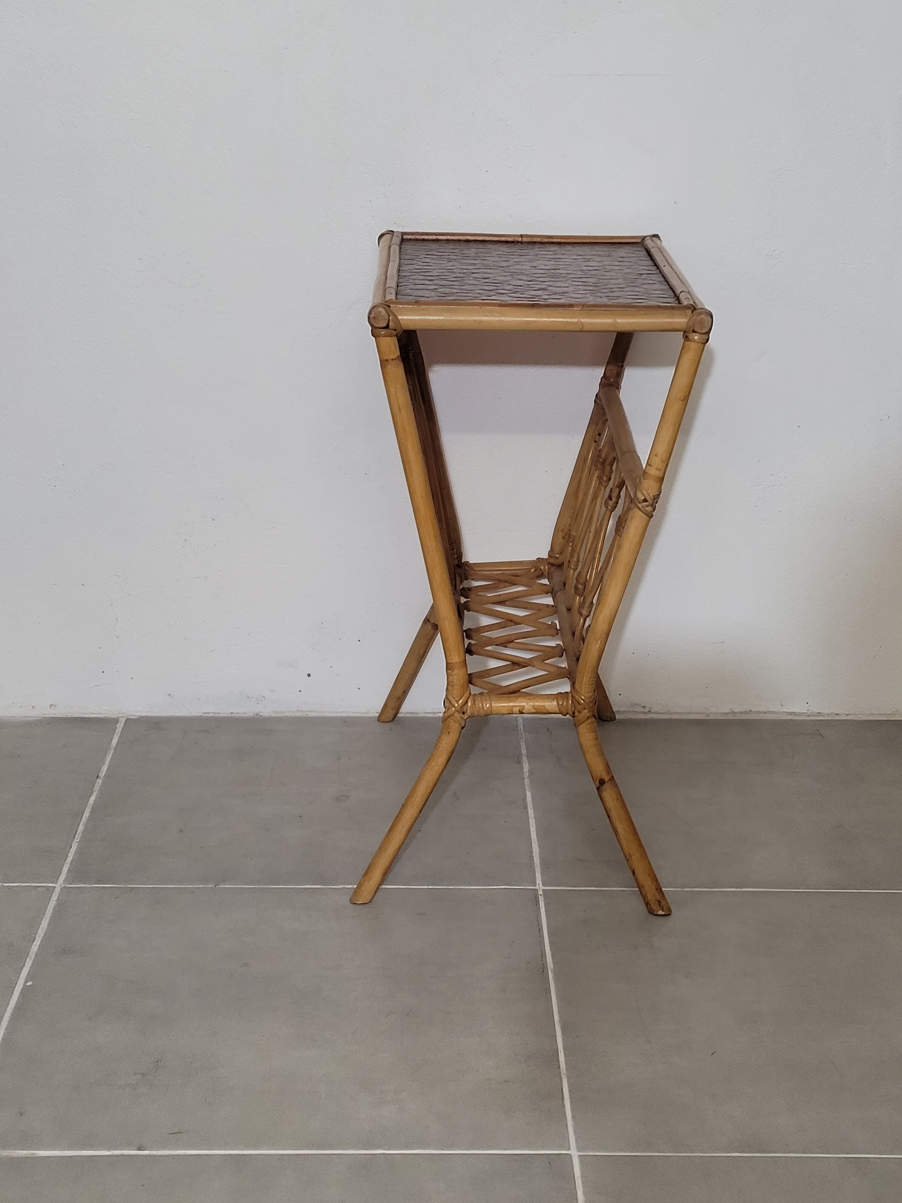 Rattan glass magazine holder