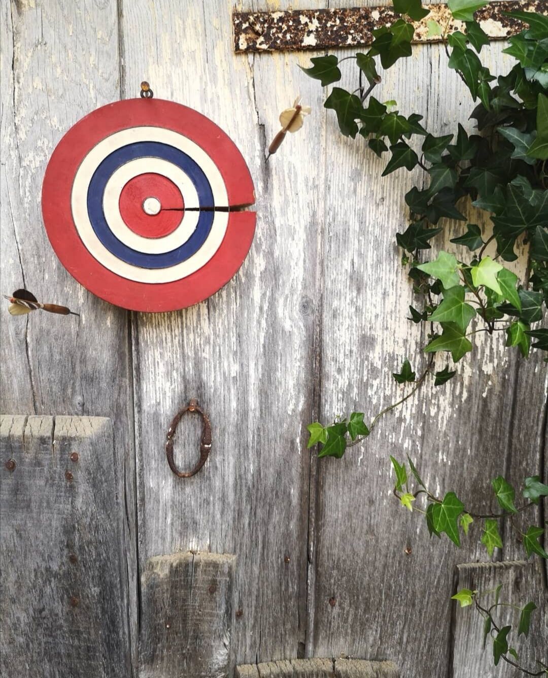 Old target darts game