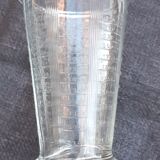 Graduated glass for weighing in the kitchen