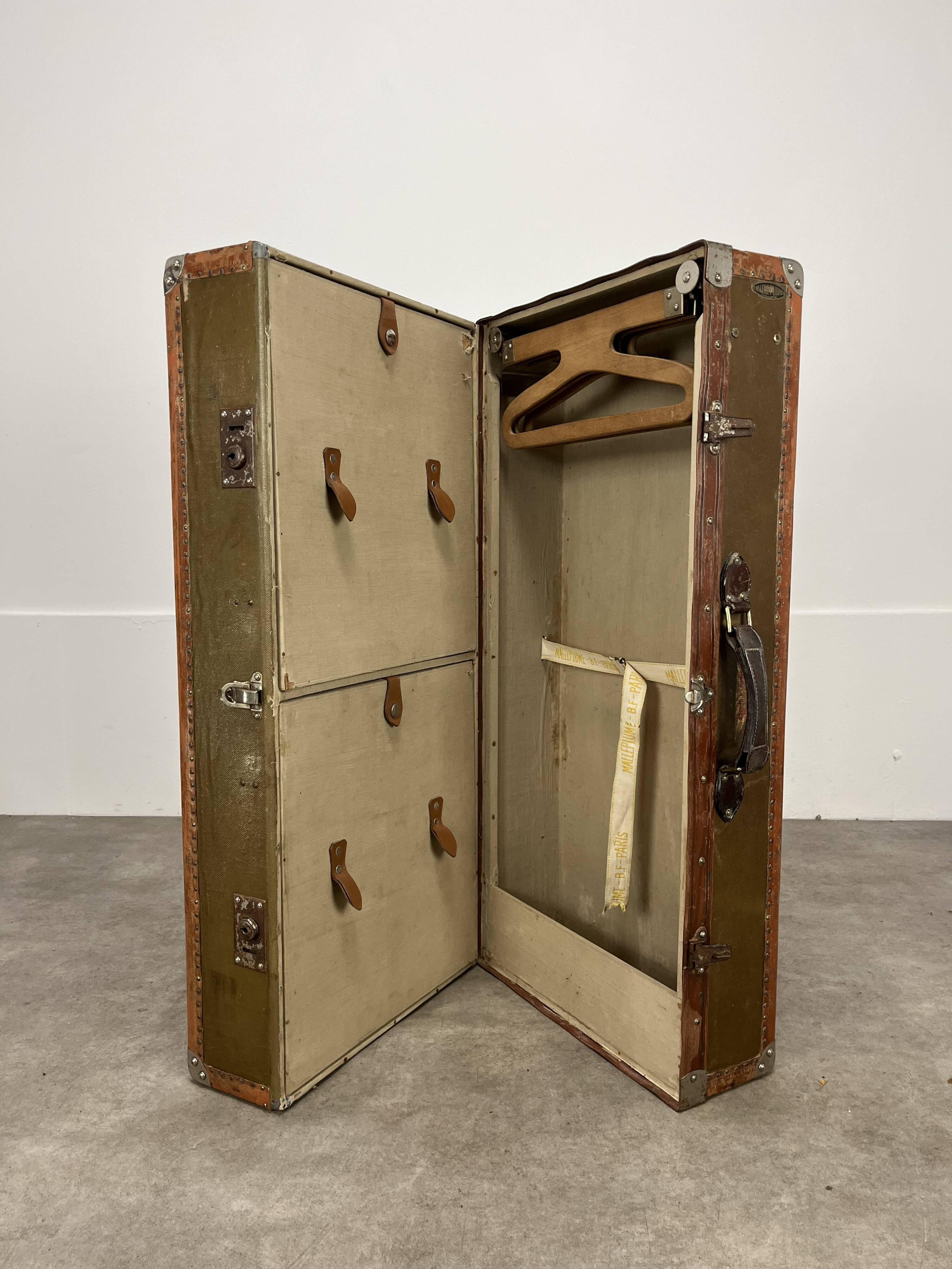 “MallePlume Paris” cabin trunk