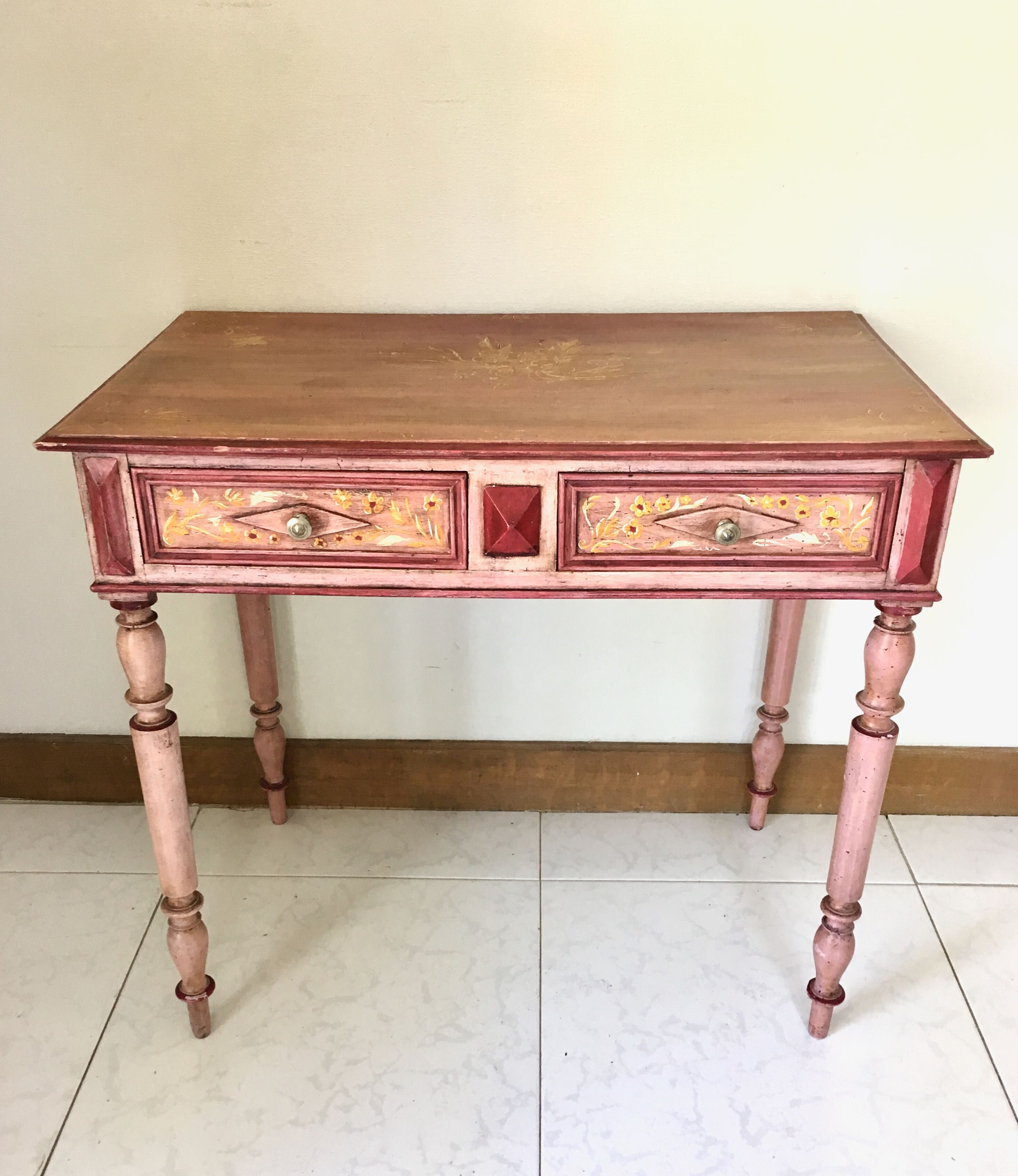 Table d’appoint à tiroirs ou bureau d'enfant