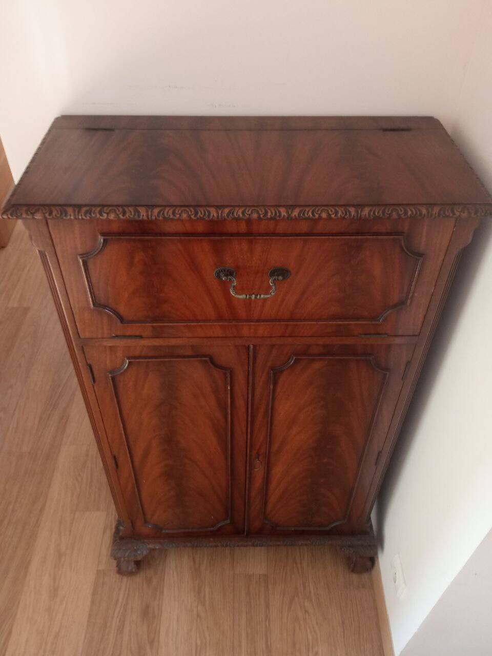 Phonograph / gramophone cabinet
