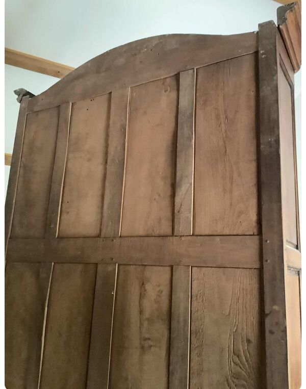 Imposant buffet, vitrine deux corps en noyer