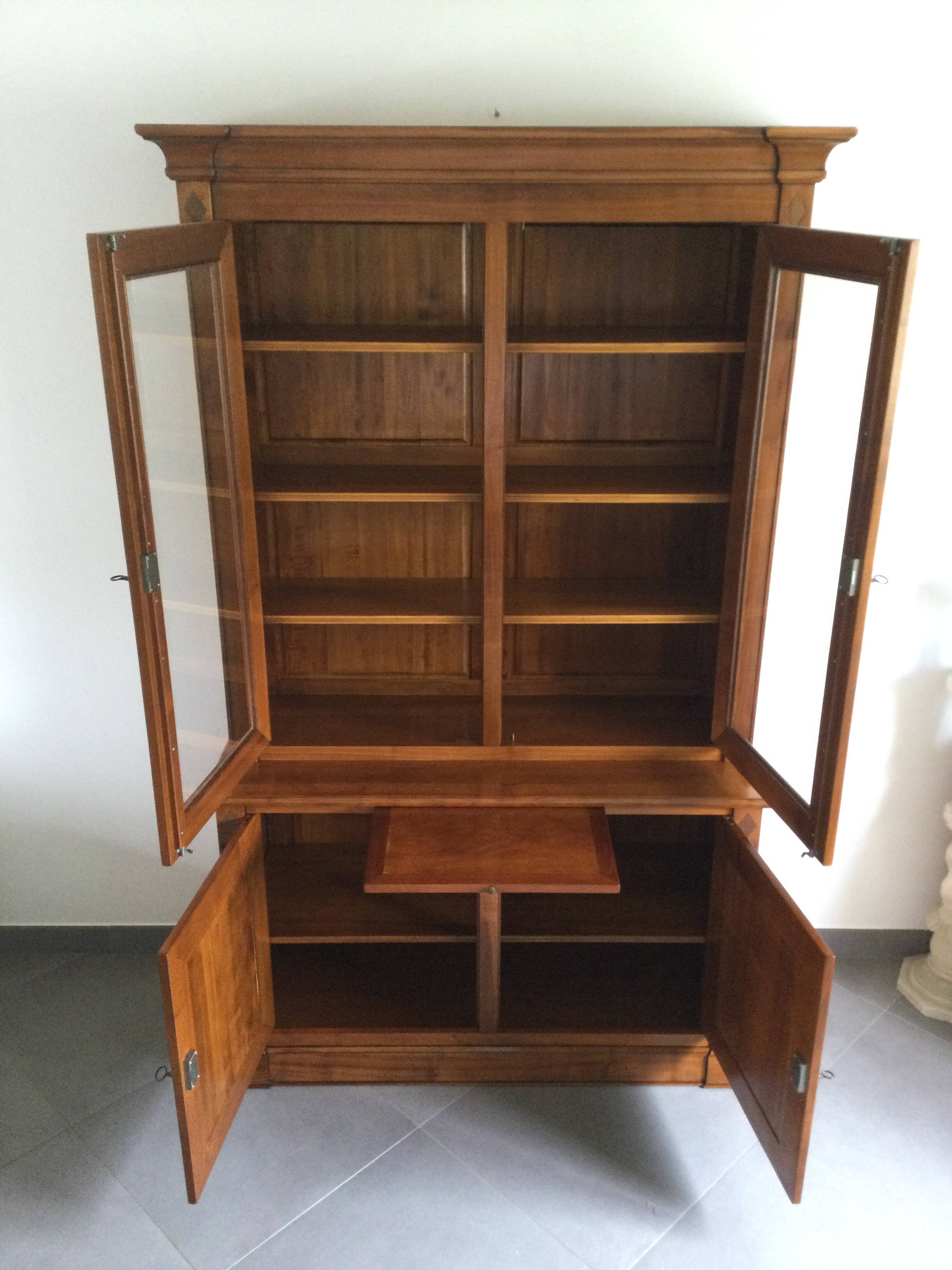 Louis Philippe display cabinet in cherry wood