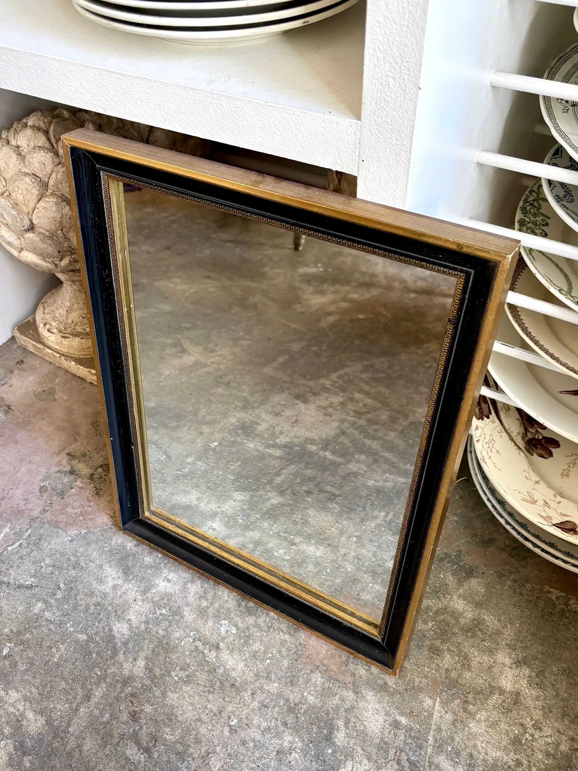 Miroir rectangulaire en bois noir et doré 45 x 35 cm