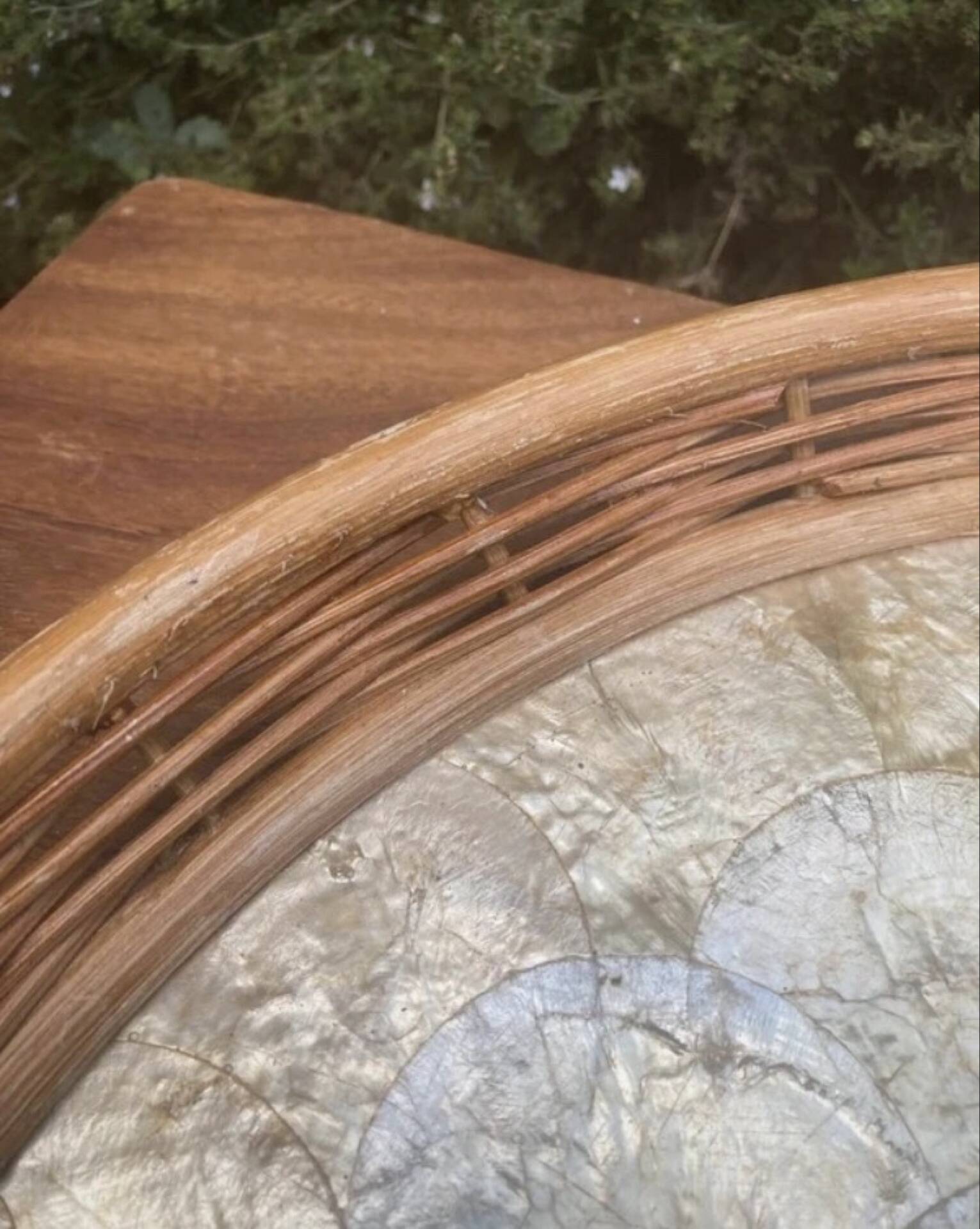 Mother-of-pearl plate