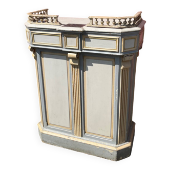 Confectioner's counter