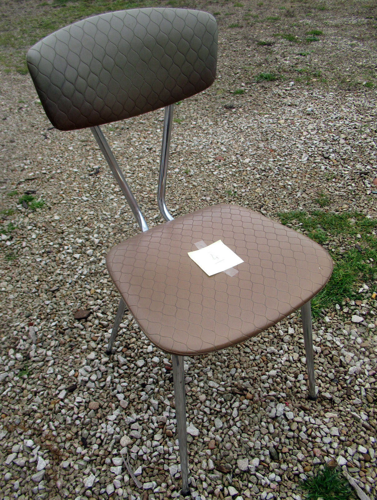 Série de 4 chaises en skaï et chrome années 60