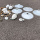 Suspension rises and falls opaline and antique porcelain