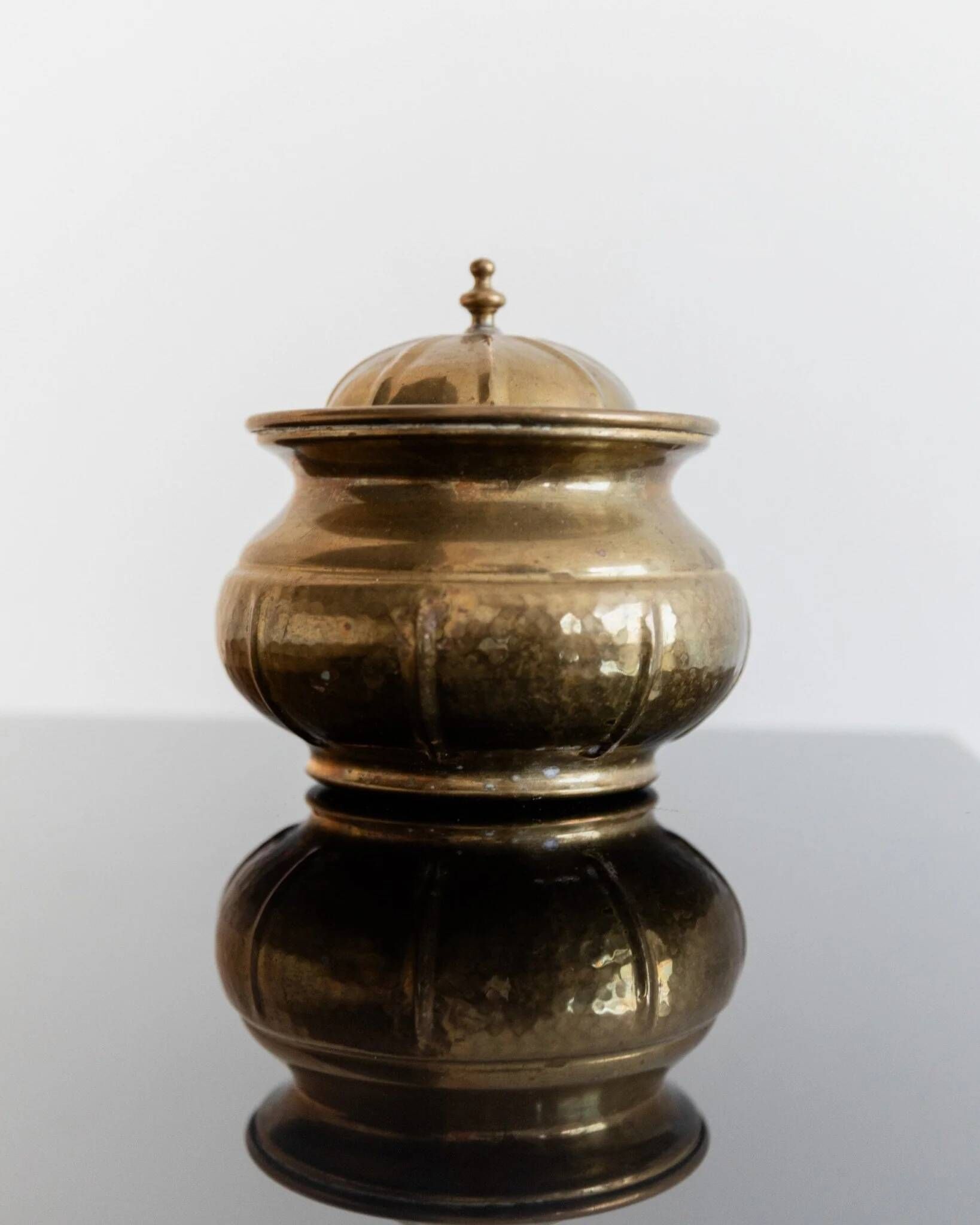 Vintage gold-toned brass box with lid, handmade in Italy (1950s) – elegant storage for biscuits or jewelry