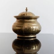 Vintage gold-toned brass box with lid, handmade in Italy (1950s) – elegant storage for biscuits or jewelry
