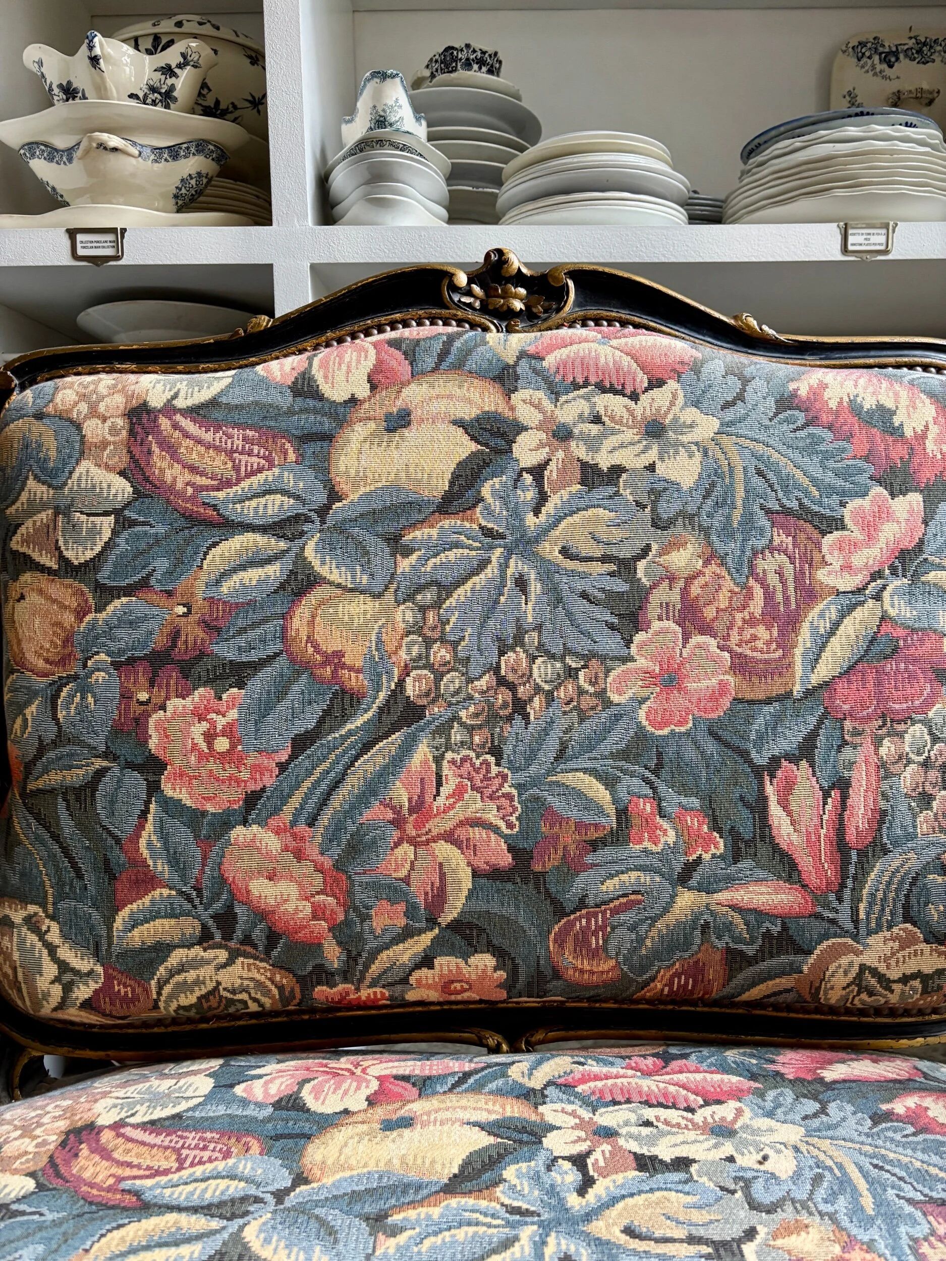 Louis XV style marquise in black and gold wood and jacquard, Napoléon III period.