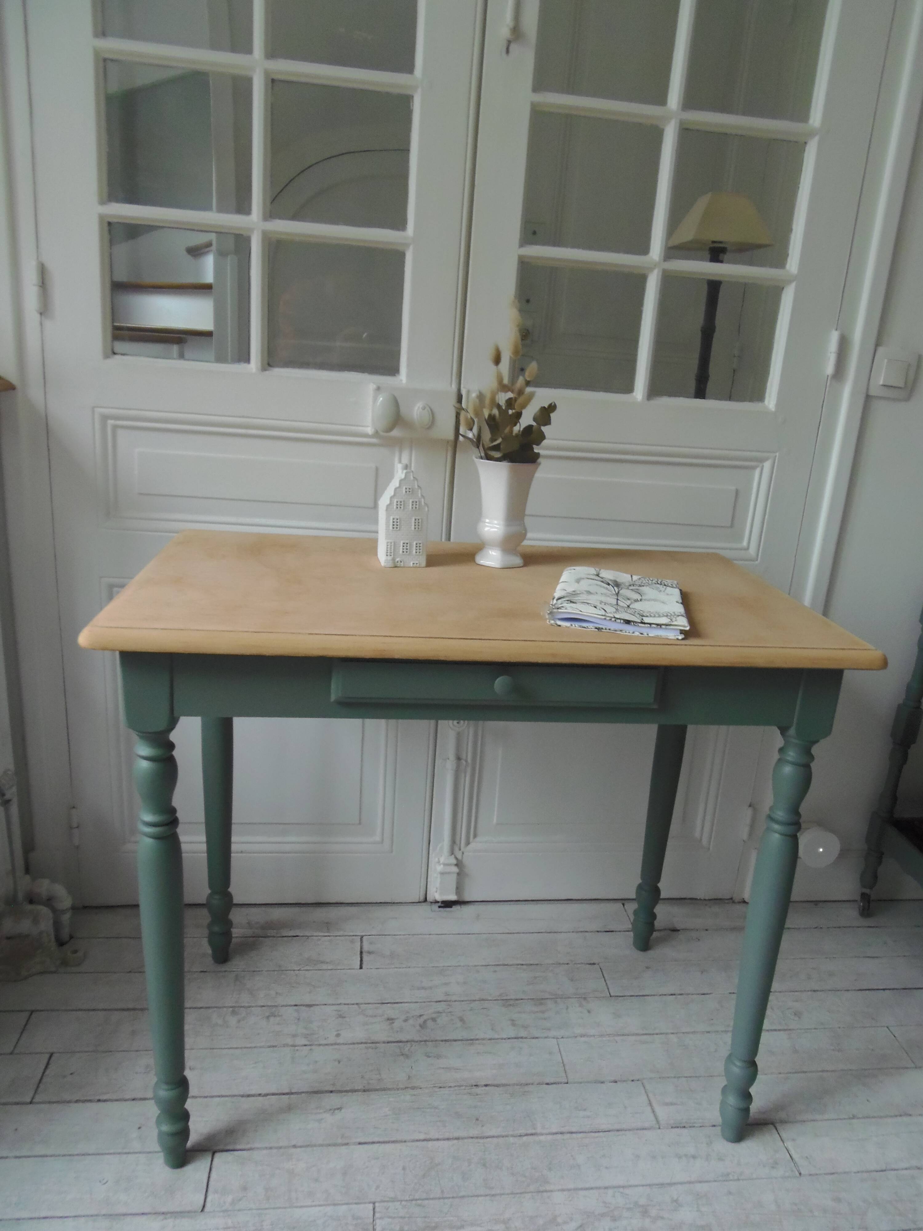 Table, bureau Piètement vert fumé, plateau bois.