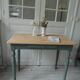 Table, bureau Piètement vert fumé, plateau bois.