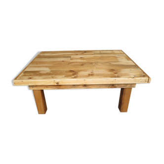 Rustic coffee table in palette