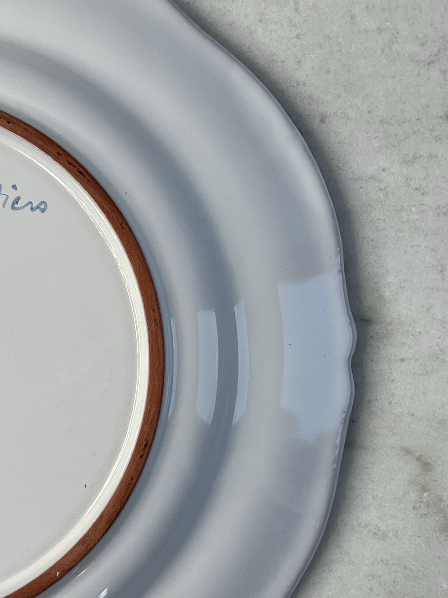 Assiette en faïence de Moustiers décor oiseau et fleurs 25cm