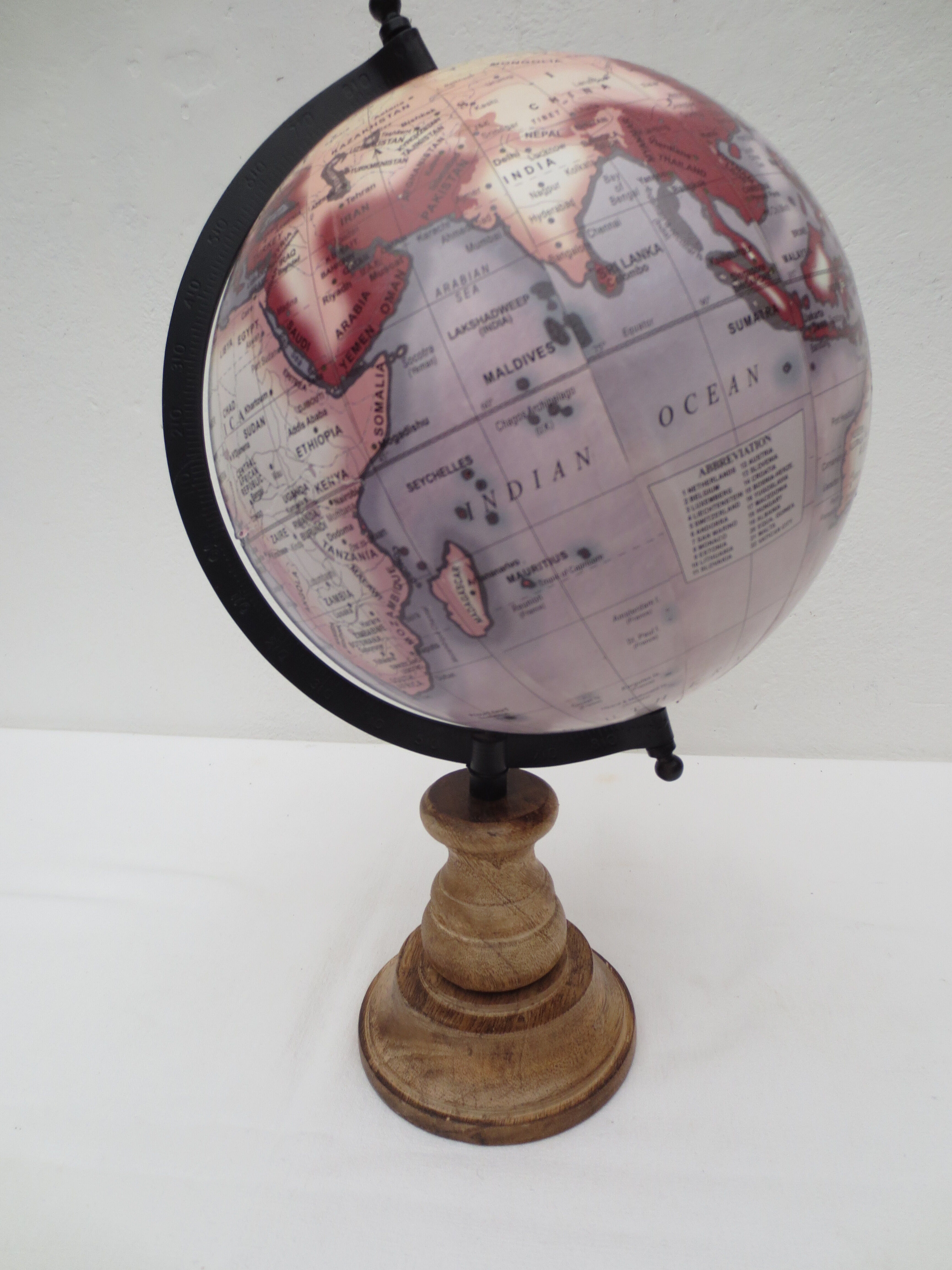 adorable little wooden foot world map