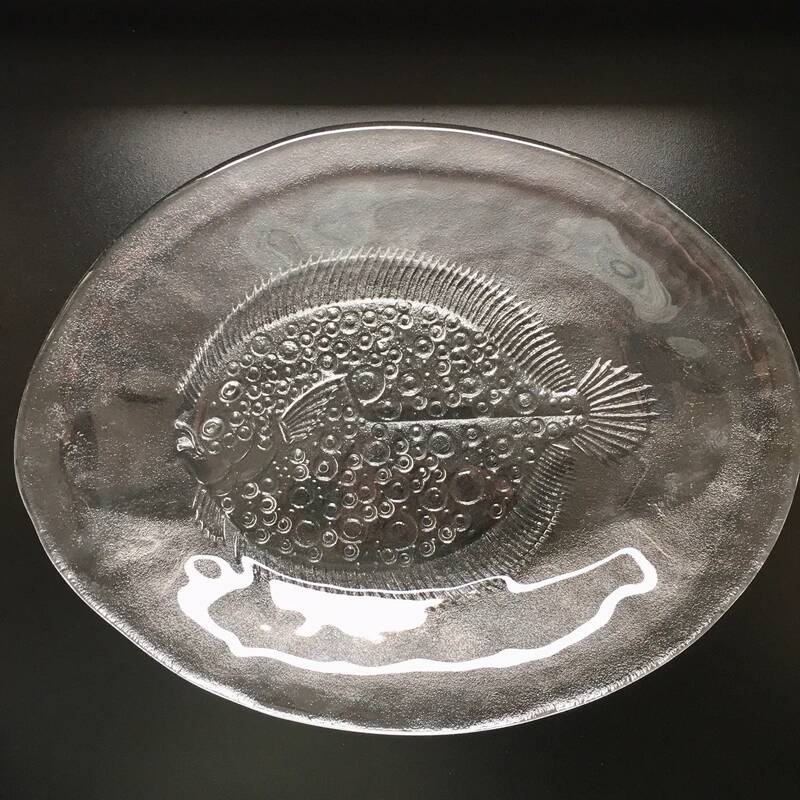 Vintage glass fish plate 32 x 25 cm