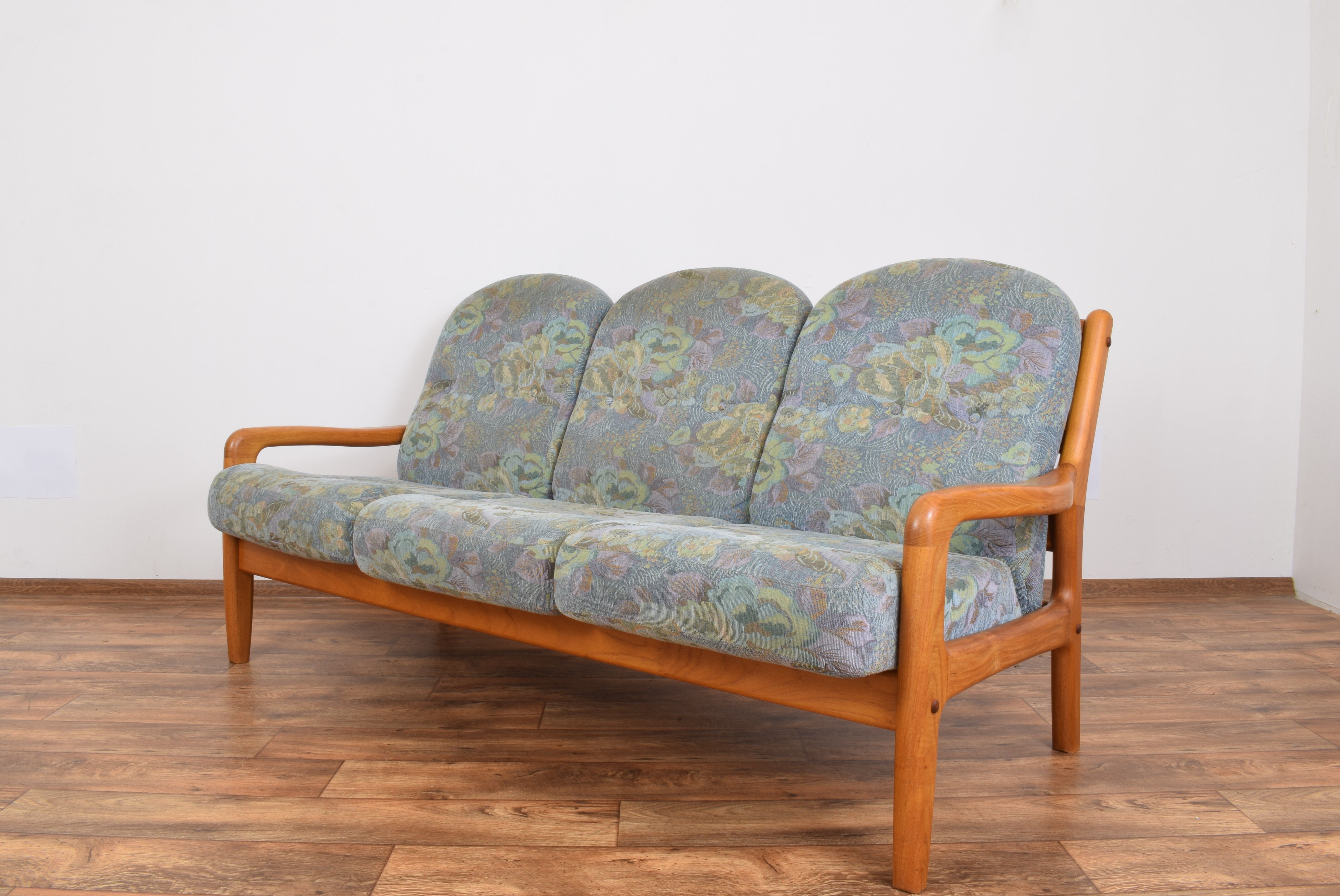 Mid-Century Danish Teak Sofa from Dyrlund, 1970s.