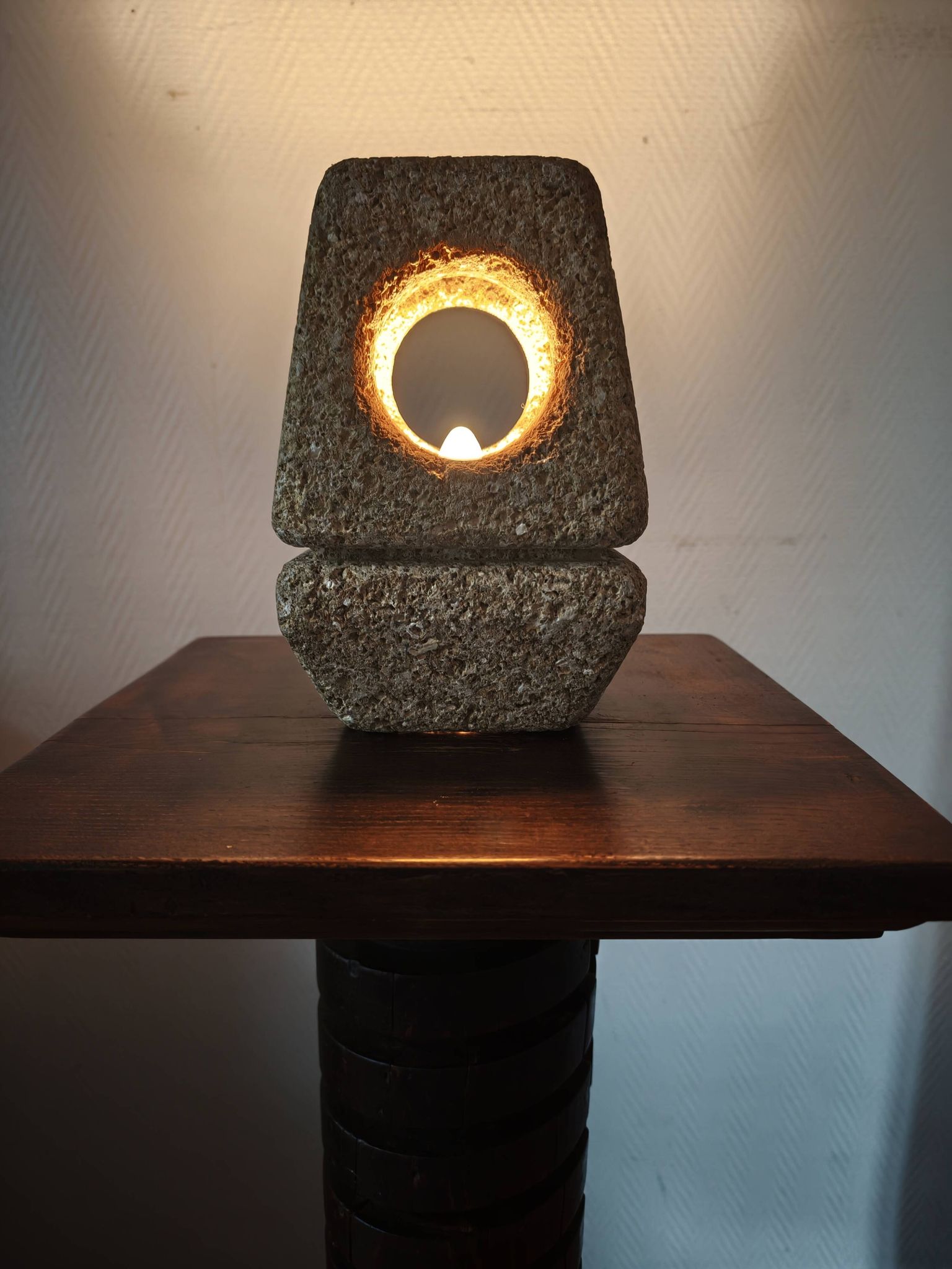 Sculptural lamp in stone 1960-70