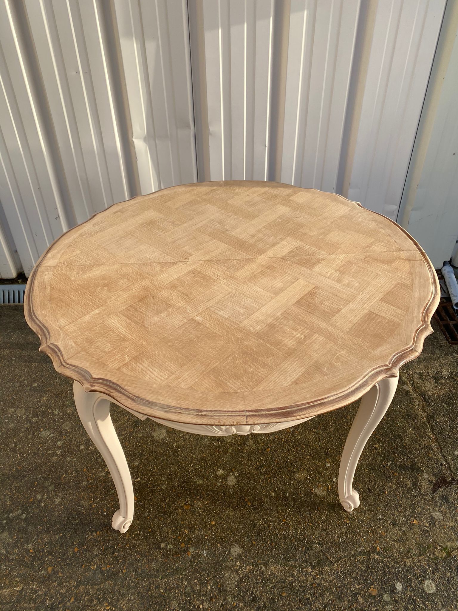 Table Louis XV repainted cream color