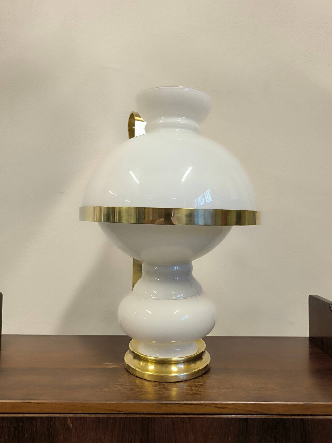 Lampe de table Vecchia Marina en verre opalin et laiton, 1950