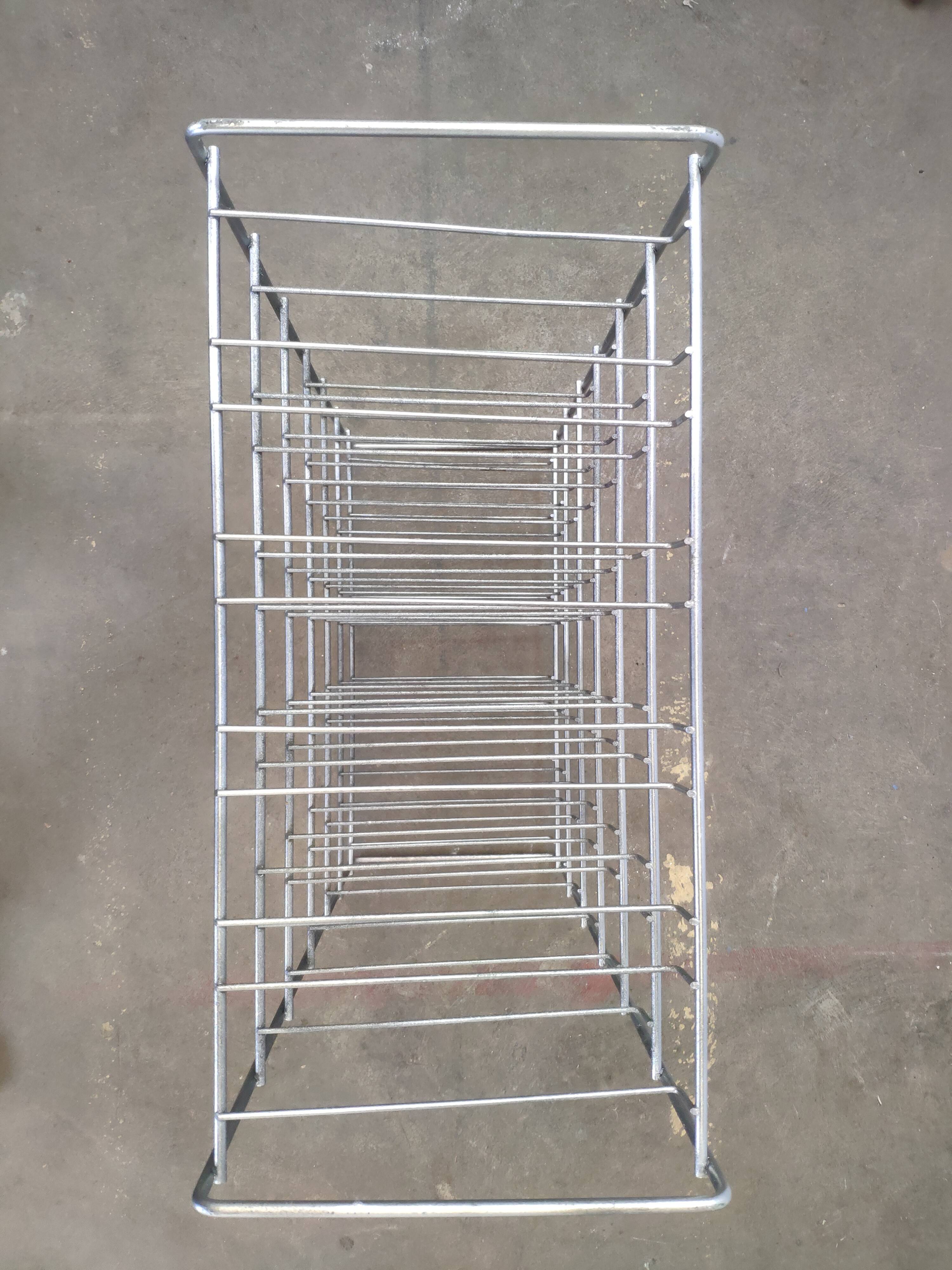 Metal bottle shelf locker