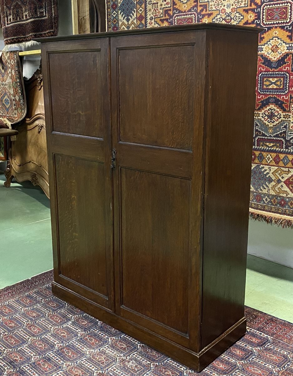 1930s English oak cabinet