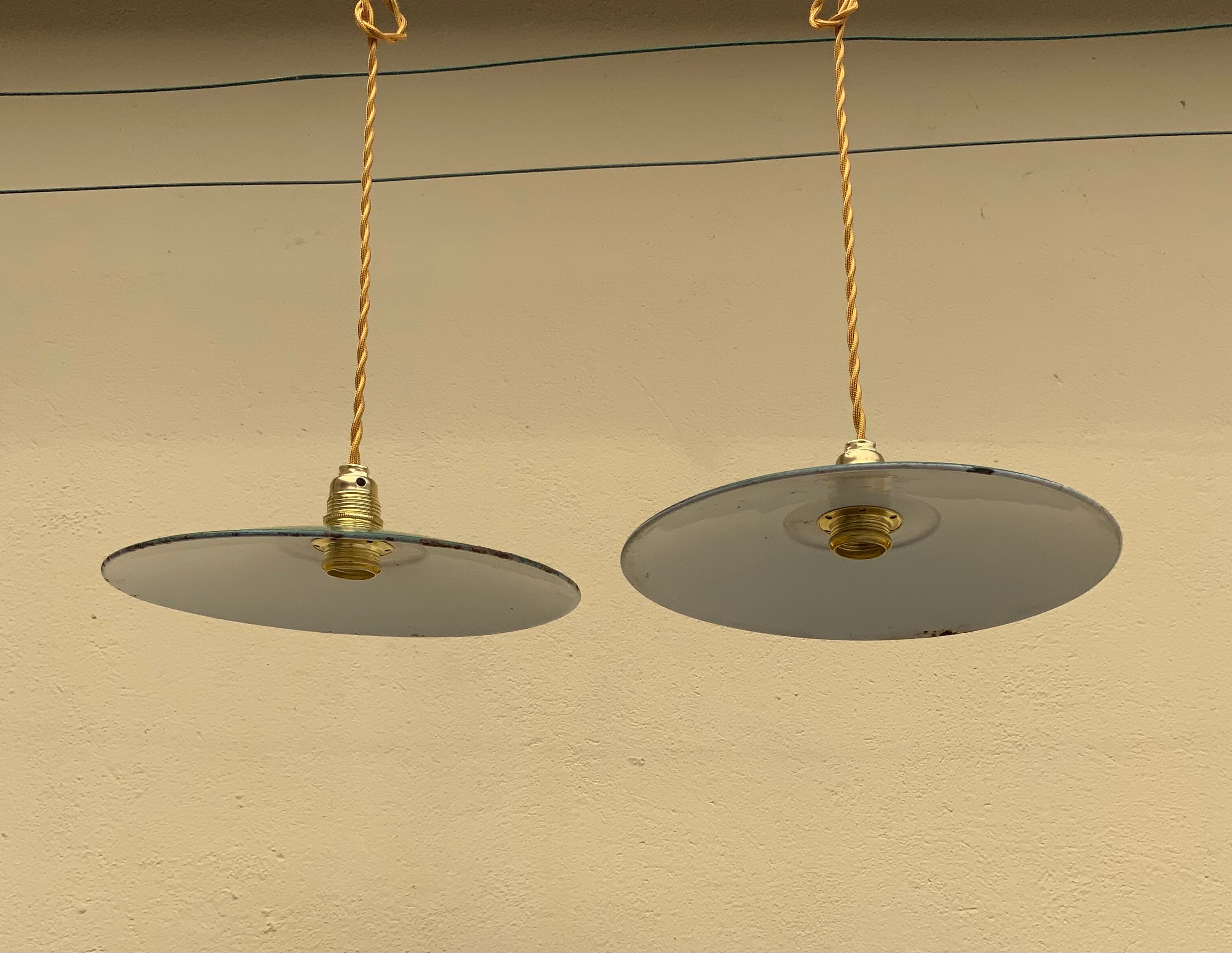 Vintage suspension duo in enamelled sheet metal style indus green and white